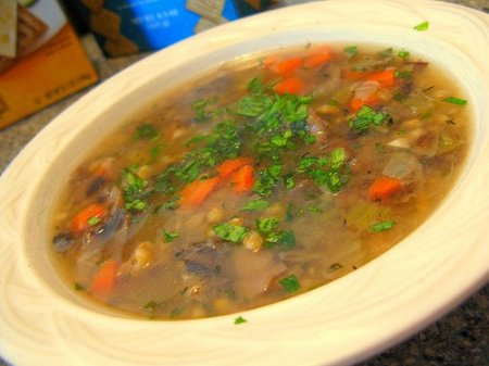Дуже смачний і поживний суп із заморожених лисичок: рецепт з фото