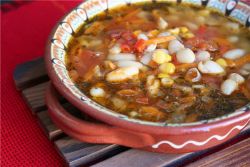 Смачний густий суп - молдавська чорба з квасолею