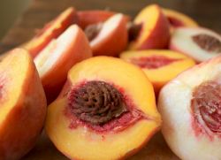 Консервовані персики