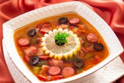 Рецепт супу-солянки з ковбасою
