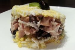 Салат з чорносливом і куркою Салат з чорносливом і куркою