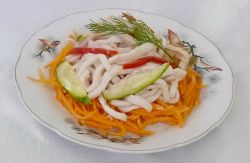 Салат з кальмарів і моркви