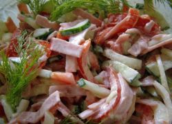 Салат з шинкою і огірками
