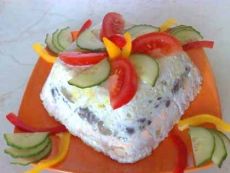Салат з тунцем і овочами