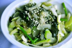 Салат із зеленої цибулі