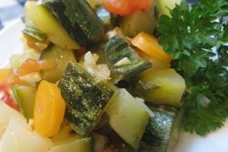 Тушковані кабачки з овочами