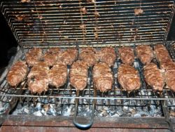 Рецепт люля-кебаб з свинини на мангалі