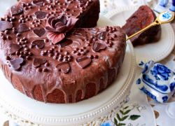 Шоколадний бісквітний торт