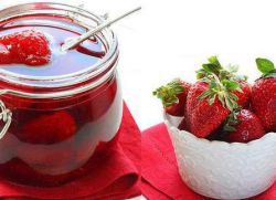 Варення з полуниці з цілими ягодами