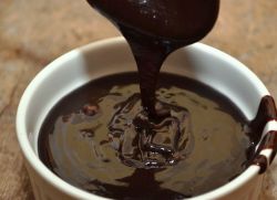 Як зробити шоколадну глазур з какао?