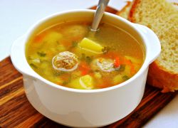 Картопляний суп з фрикадельками