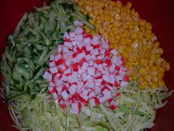 Салат Крабовий» з кукурудзою і огірком