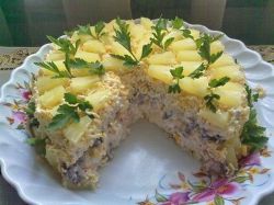 Листковий салат з куркою і ананасами