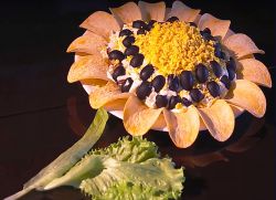 Салат «Соняшник» з чіпсами - класичний рецепт