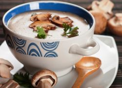Суп з грибами і плавленим сиром