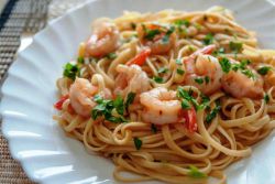 Спагетті з морепродуктами в вершковому соусі