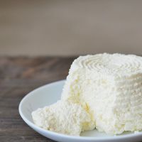 Домашній сир з молока і кефіру