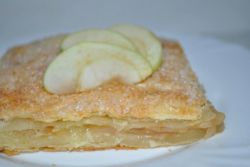 Пиріг з яблуками з дріжджового тіста
