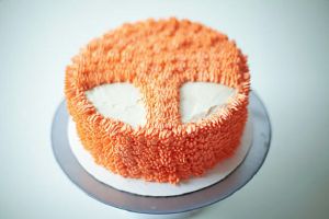 Як прикрасити торт кремом?