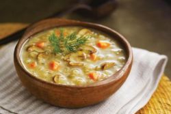 Як зварити суп з сушених грибів?