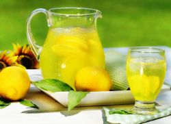 Напій з м'ятою і лимоном