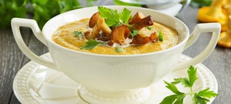 Крем-суп з лисичок з вершками
