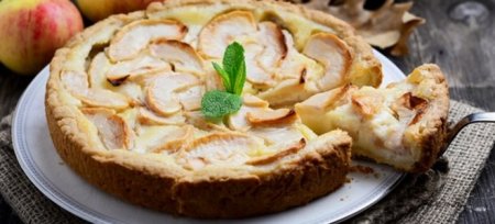 Яблучний пиріг – простий рецепт