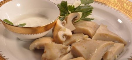 Грузді мариновані - рецепти на зиму з білих і чорних грибів холодним і гарячим способом