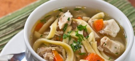Курячий суп з локшиною - рецепти з картоплею, яйцем, грибами і сердечками в мультиварці