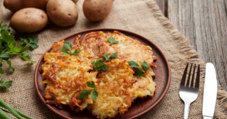 Пісні картопляні деруни без яєць з цибулею, грибами і кабачками - рецепти в духовці на сковороді