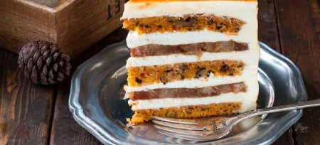 Пісний морквяний торт з кремом, горіхами та апельсинами - рецепти в духовці і мультиварці