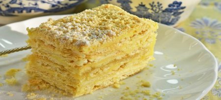Тістечко «Наполеон» з сирним, сметаною і вершковим кремом - рецепти з листкового тіста і без випічки