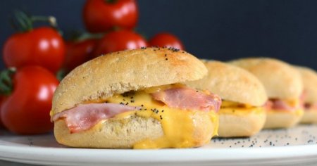 Бутерброди в мікрохвильовій печі з ковбасою. сиром, яйцем - смачні і швидкі рецепти на сніданок