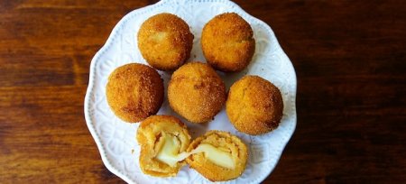 Картопляні кульки з пюре з сиром, фаршем і шинкою - рецепти у фритюрі і в духовці