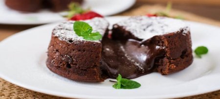 Шоколадний фондан - рецепти десерту з рідким центром в мікрохвильовій печі, духовці і мультиварці