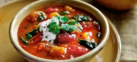 Квасолевий суп в мультиварці, приготований з копченостями, мясом, з горохом і грибами