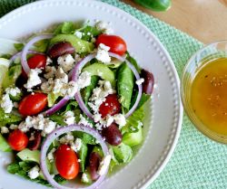 Грецький салат з бринзою