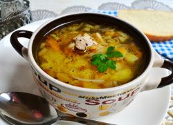 Як приготувати курячий суп з вермішеллю?