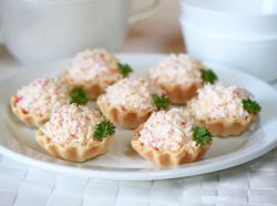 Начинка з крабовими паличками для тарталеток Начинка з крабовими паличками для тарталеток