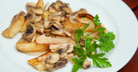 Картопля з грибами в мультиварці - рецепти тушкованої, смаженої та запеченої страви